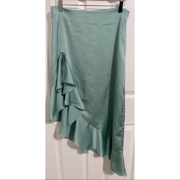 Satin Ruffled High-Low Skirt NWT - Picture 4 of 6